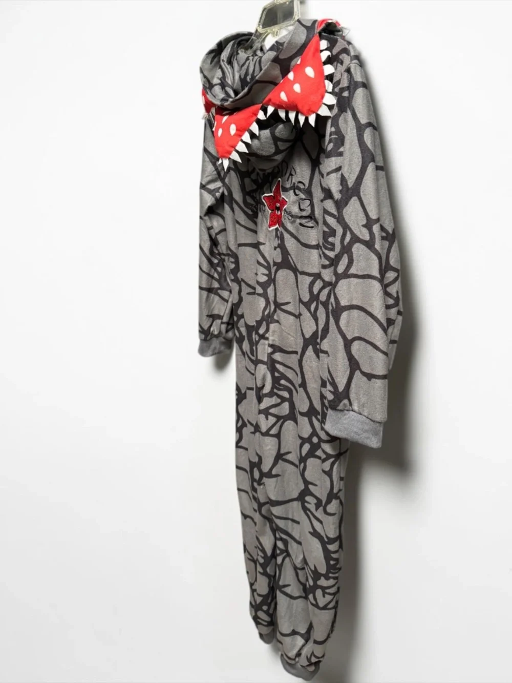 Demogorgon Hooded Onesie Pajamas Kids Size 10/11 Gray Costume NWOT